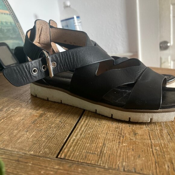 W8 Black Leather Söfft Mirabelle Sandals - Picture 3 of 6